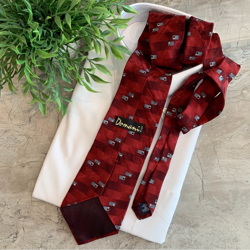 Domani 100% silk tie.  EUC.  Extra long.